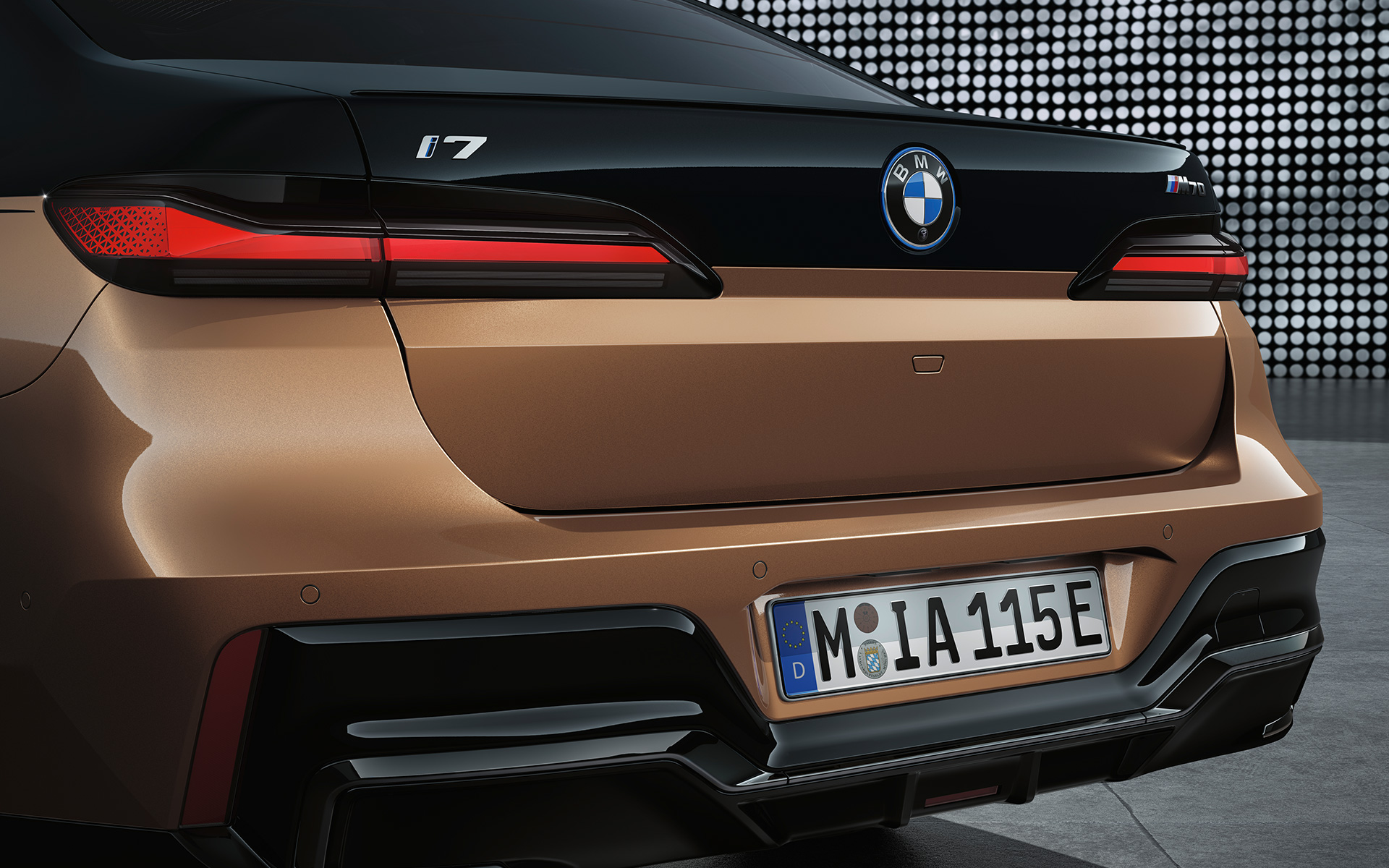 BMW i7 M70 xDrive Sedan G70 M rear spoiler